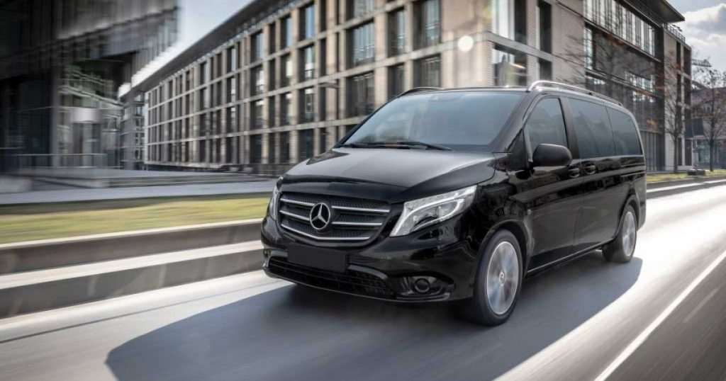 سيارة مع سائق في تركيا